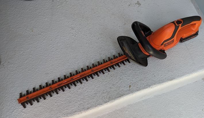 Cordless Electric Hedge Trimmer